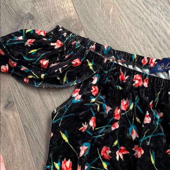 Velvet off the shoulder floral top - Picture 3 of 3